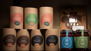 🍫 ☕ Dopraj si chvíľu pre seba – výberová čokoláda od Lyra a silné espresso ťa dostanú do pohody, akú si po celom týždni...