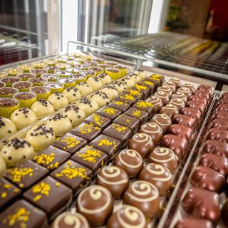 Máme pre vás pralinky od výmyslu sveta – jemné, čokoládové, s neodolateľnými náplňami, ktoré pohladia dušu. ☕🍫 Či už ste...